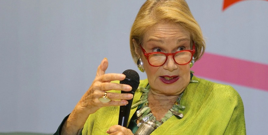 LOAEZA EXPLORA LA FUERZA FEMENINA