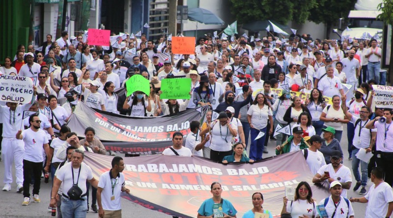 PROTESTAN TRABAJADORES DEL IMSS EN ESTADOS